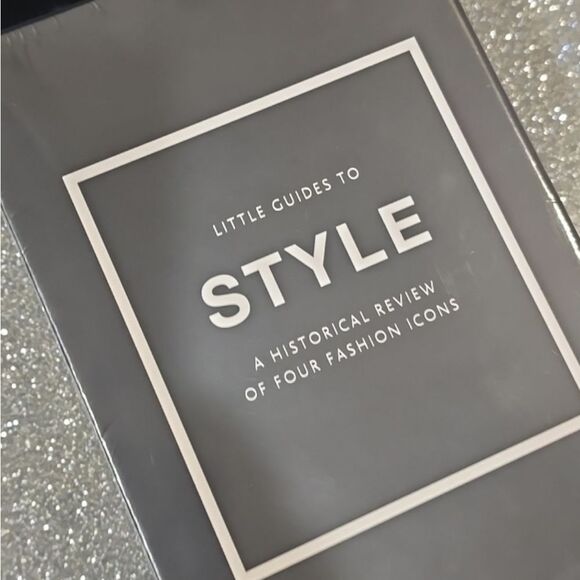 Little Guides To Style: The Story Of Four Iconic Fashion Houses - Picture 10 of 10